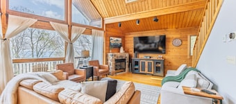 Stunning Snowshoe Home | Hot Tub | Pool Table