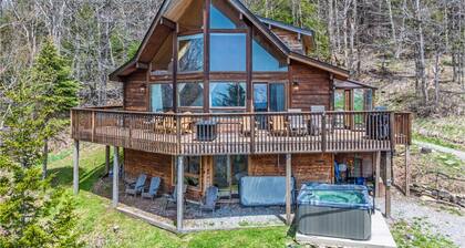 Stunning Snowshoe Home | Hot Tub | Pool Table