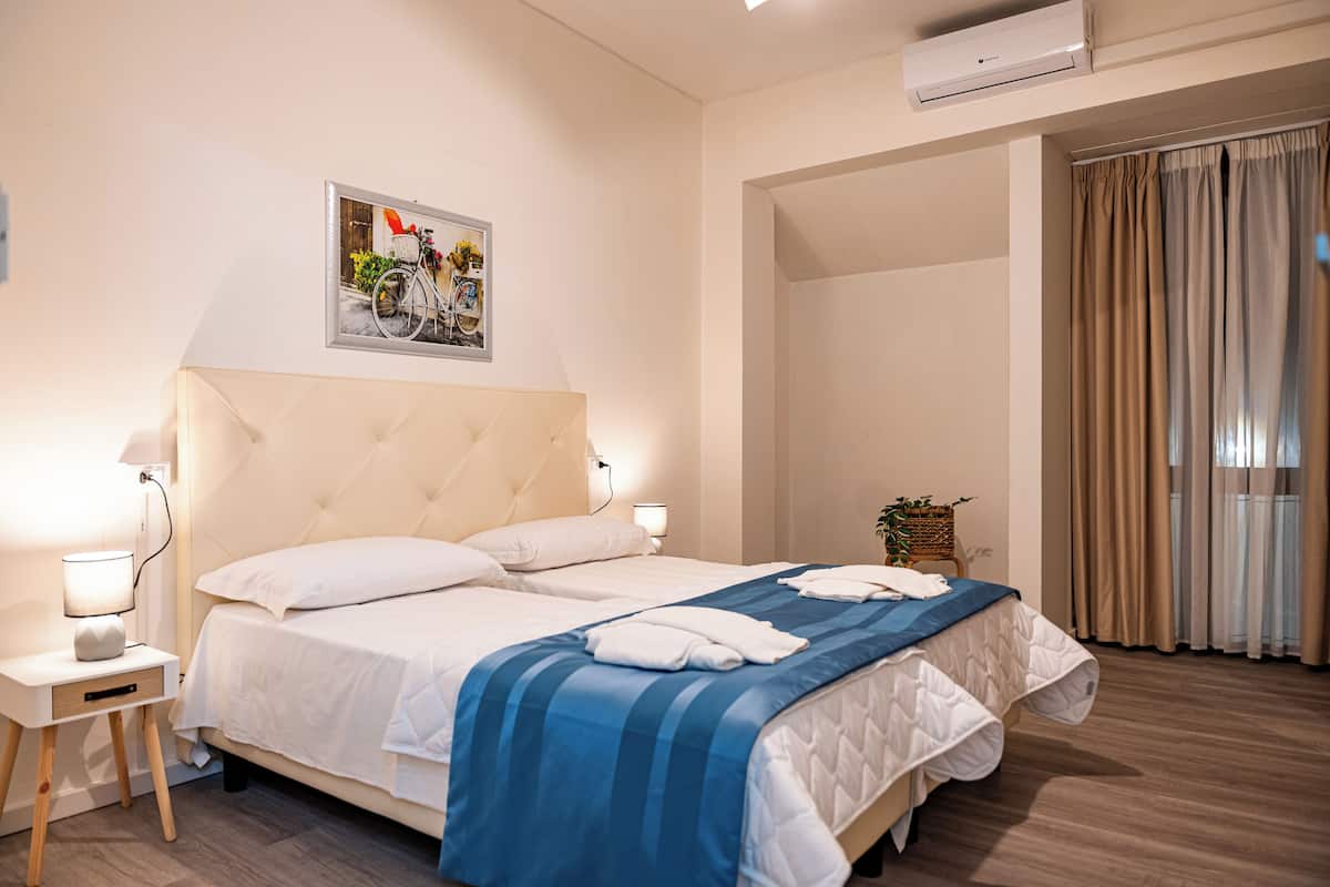 Dreibettzimmer | Hochwertige Bettwaren, Betten mit Memory-Foam-Matratzen