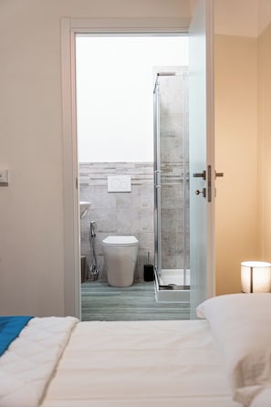 Dreibettzimmer | Badezimmer | Haartrockner, Handtücher