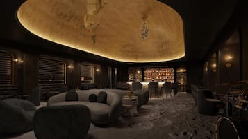 2 bars/lounges