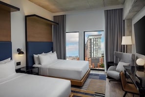 Seprai premium, minibar, brankas, dan meja kerja