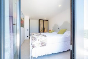 Villa | 4 bedrooms, iron/ironing board, free WiFi, bed sheets
