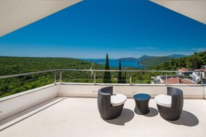Villa | Property grounds - Your Exclusive Retreat in Montenegro (Lustica)