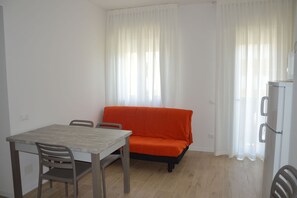 Departamento, 2 habitaciones, balcón, vista a la ciudad | Comedor