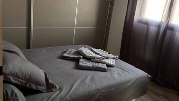 3 slaapkamers, reisbedje, wifi, beddengoed