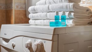 Hair dryer, towels, soap, toilet paper - Charming two-bedroom Apartment in Balkanska street (Beograd)