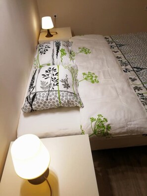 1 bedroom, desk, WiFi, bed sheets