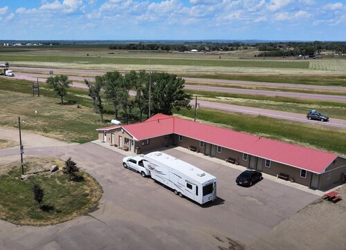 White Lake Lodge - Family Room - Room 1 - Sleeps 5