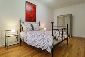 3 bedrooms, desk, iron/ironing board, travel cot