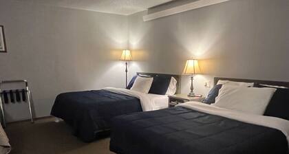 White Lake Lodge - 2 Queen - Room 5 - Sleeps 4