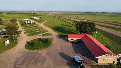 White Lake Lodge - 2 Queen - Room 5 - Sleeps 4