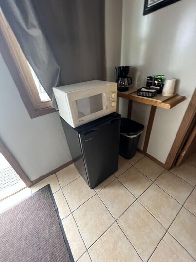 White Lake Lodge - Family Room - Room 6 - Sleeps 5