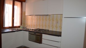 Apartment, 2 Bedrooms, Balcony, City View | Interior
