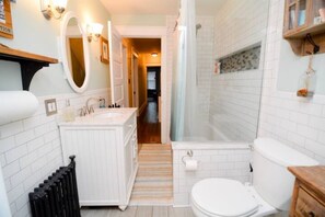 Hårføner, håndklær, såpe og sjampo