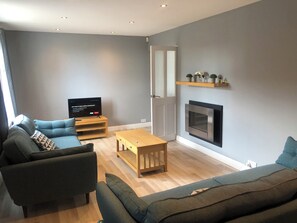 Living area - 3 Bed House NG8- Great for contractors,Close M1 (Nottingham)