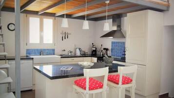 Vila | Cozinha privada | Geladeira, micro-ondas, fogão, cooktop