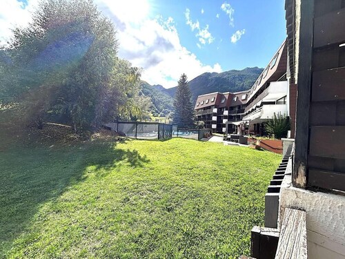 100m from resort center, swimming pool, balcony, parking, 28m², Serre Chevalier