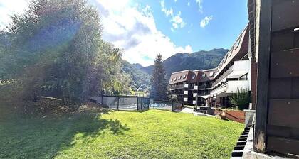 100m from resort center, swimming pool, balcony, parking, 28m², Serre Chevalier