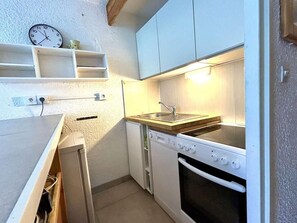 Fridge, microwave, oven, dishwasher - 100m from resort center, swimming pool, balcony, parking, 28m², Serre Chevalier (SERRE CHEVALIER)