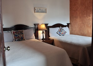 3 bedrooms, WiFi, bed sheets - Cozy Entire Home in the Heart of Antigua, walk anywhere. (Antigua Guatemala)