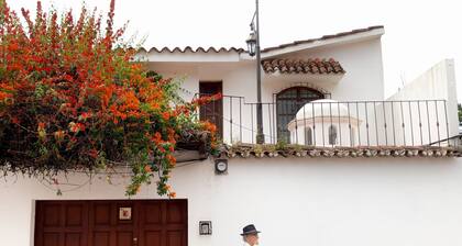 Cozy Entire Home in the Heart of Antigua, walk anywhere.