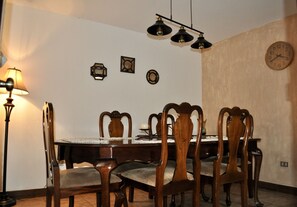 Dining - Cozy Entire Home in the Heart of Antigua, walk anywhere. (Antigua Guatemala)