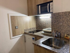 Jääkaappi, mikroaaltouuni, astianpesukone