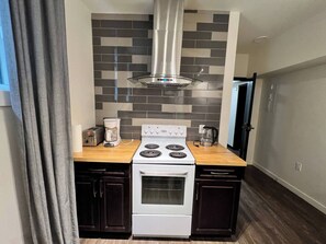 Apartment, 1 Bedroom, Balcony, City View | Interior - Dt 1bed 1bath Cozy Suite 8 Min Walk To Arena (Edmonton)