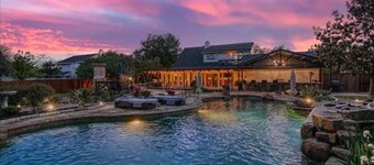 Farmhaus Oasis Family home perfect resort style rental with pool and large lot