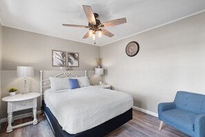 3 bedrooms, WiFi, bed sheets - In the center of all Historic Main Street has to offer (Grafton)