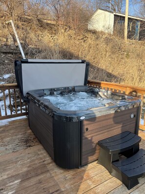 Outdoor spa tub - Private deck with hot tub and fire pit. (Grafton)