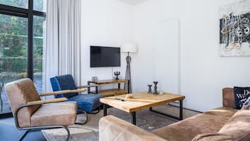 Una Smart TV, una chimenea