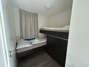 3 bedrooms, desk, travel cot, free WiFi - Holiday Home Maridu Family L-Cube (Arnhem)