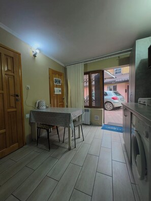 Shared kitchen - Buddha hostel (Chisinau)