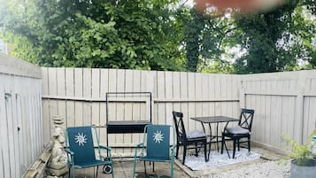 House | Outdoor dining