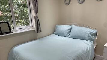 House | 2 bedrooms, iron/ironing board, free WiFi, bed sheets