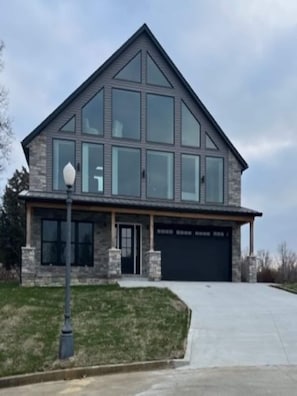 Exterior - Amenity loaded golf course retreat! (Marion)