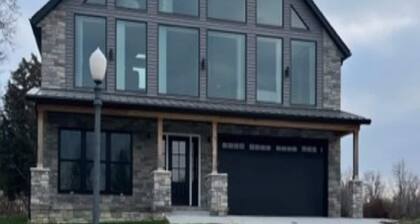 Amenity loaded golf course retreat!