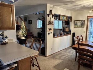 Dining - Cozy Secluded Pocono house in Locust Lake with Community Amenities! (Pocono lake)