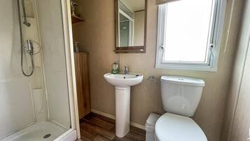 Cabin | Bathroom | Shower