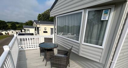 Caravansleeps4-beachfront-garden-patio