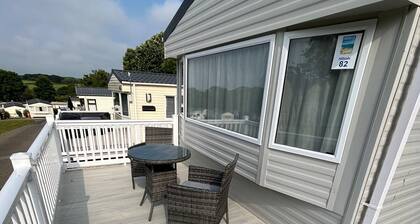 Caravansleeps4-beachfront-garden-patio