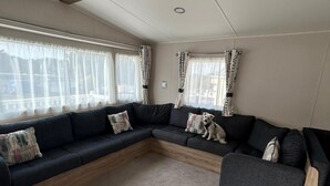 Living area - Caravansleeps4-beachfront-garden-patio (Newquay)