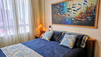 1 quarto, cofres nos quartos, ferros/tábuas de passar roupa