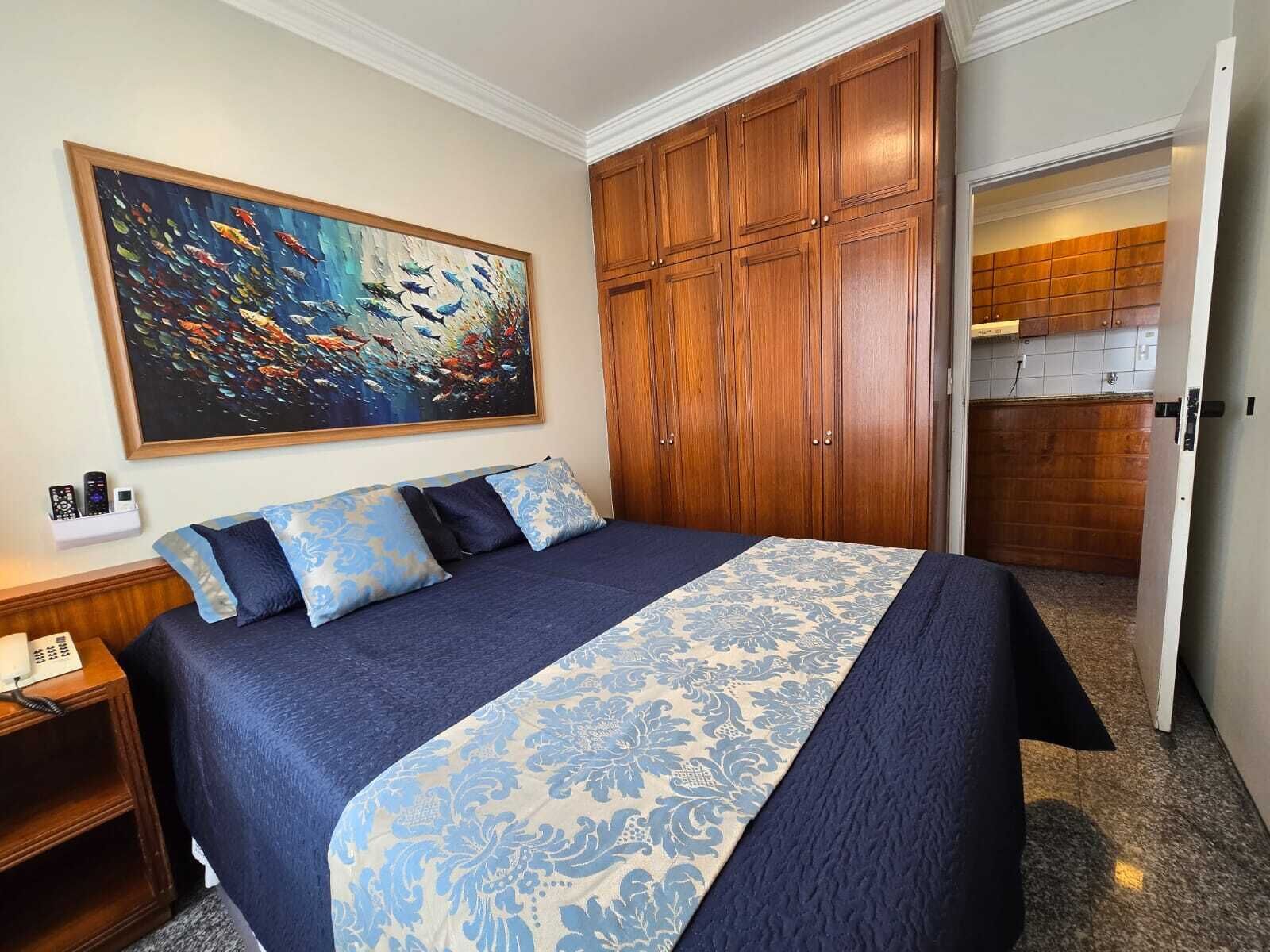 1 quarto, cofres nos quartos, ferros/tábuas de passar roupa