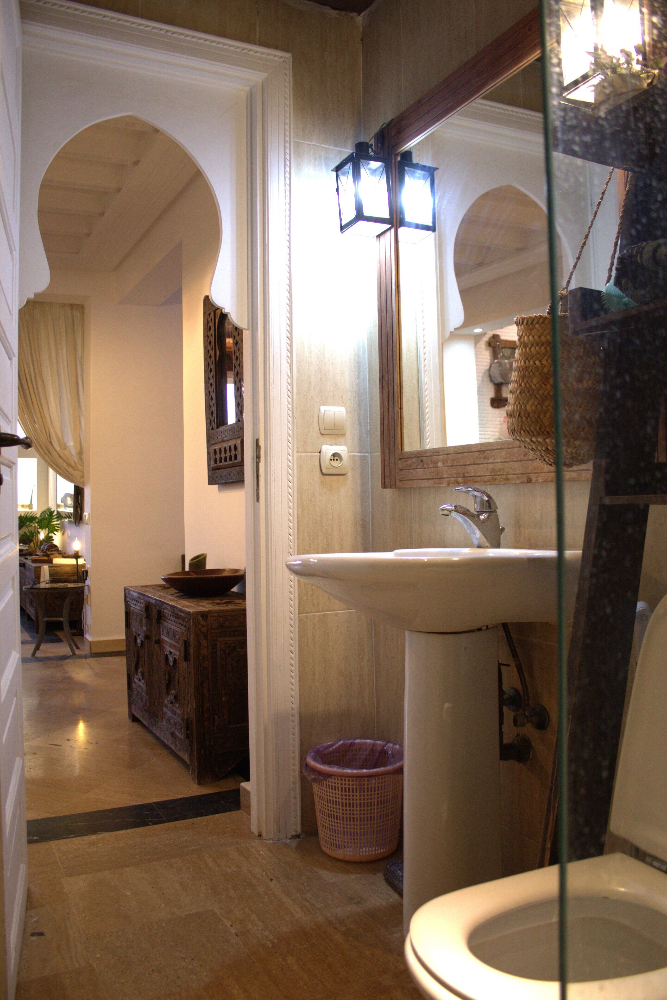 Comfort Apartment | Bathroom | Shower, hydromassage showerhead, free toiletries, hair dryer
