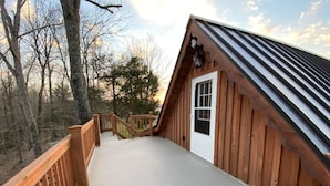 A wooden cabin with a covered deck and a staircase leading to a door. - White Bluff Cabin overlooking Lake Malone  (Lewisburg)
