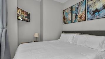 3 bedrooms, desk, iron/ironing board, free WiFi