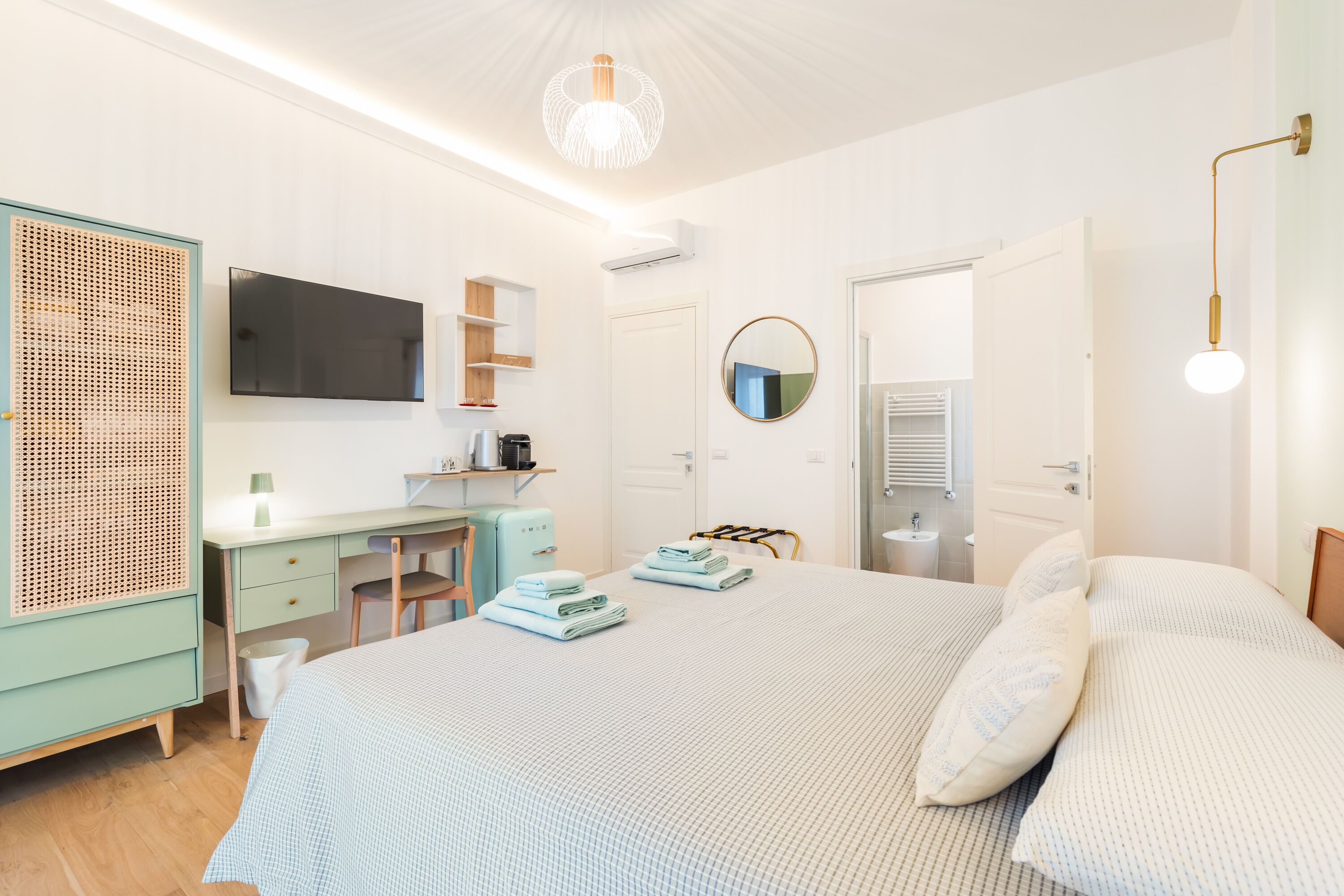 3 Schlafzimmer, Schreibtisch, Bügeleisen/Bügelbrett, Reisekinderbett